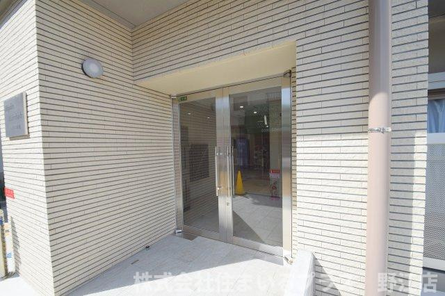 レグルス緑橋のエントランス