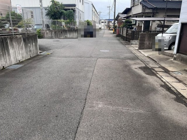 各務原市蘇原青雲町４丁目の前面道路含む現地写真