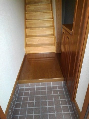 ブルースカイ国分の玄関