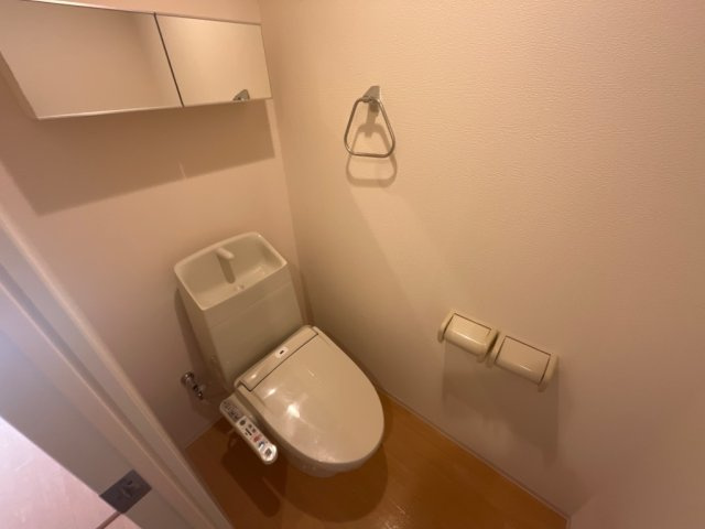 モンクールのトイレ|※同タイプの部屋写真です