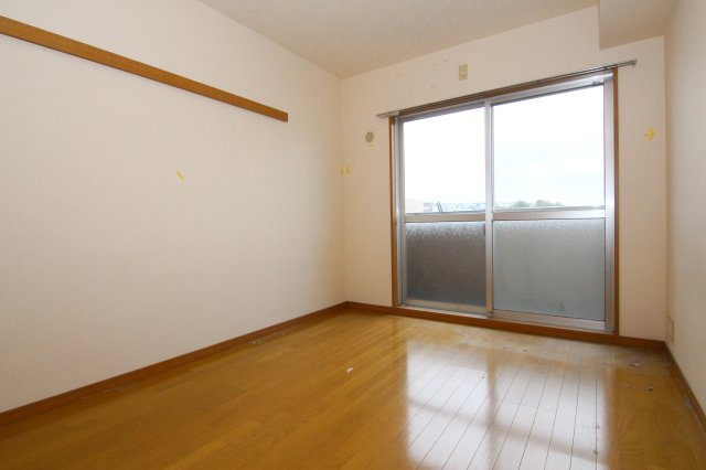エヴァー高田の洋室|同間取りの別のお部屋の参考写真となります