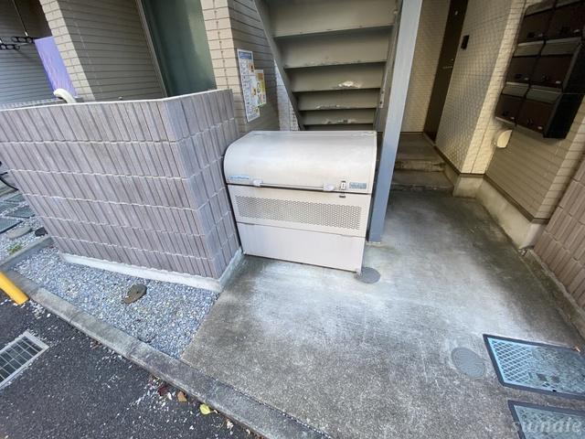 ブロリー大宮のその他共用部分|敷地内ゴミ置き場です