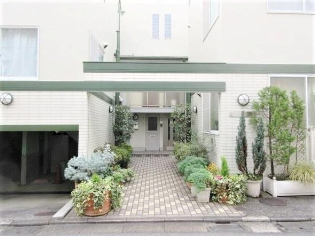 TRI FIELDのエントランス