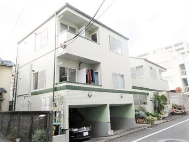 TRI FIELDの外観