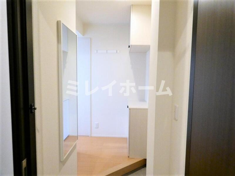 グランデプラノの玄関|同建物内、別のお部屋の参考写真になります。