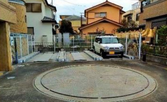 コスモハイツの駐車場