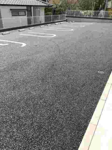 ネオ　レジデンス八王寺の駐車場
