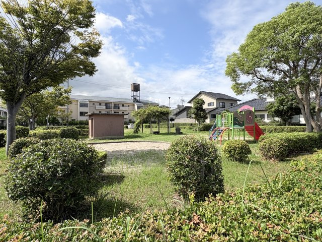 米子市錦海町２丁目　中古住宅の周辺|向かい側の公園