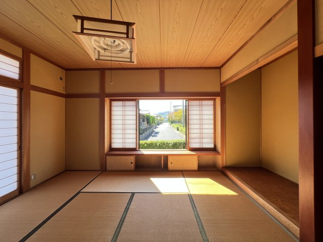 米子市錦海町２丁目　中古住宅の和室|玄関横　和室　8帖
