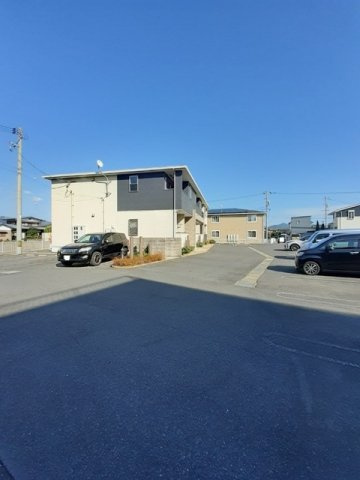 スリーズ　ミニョンの駐車場