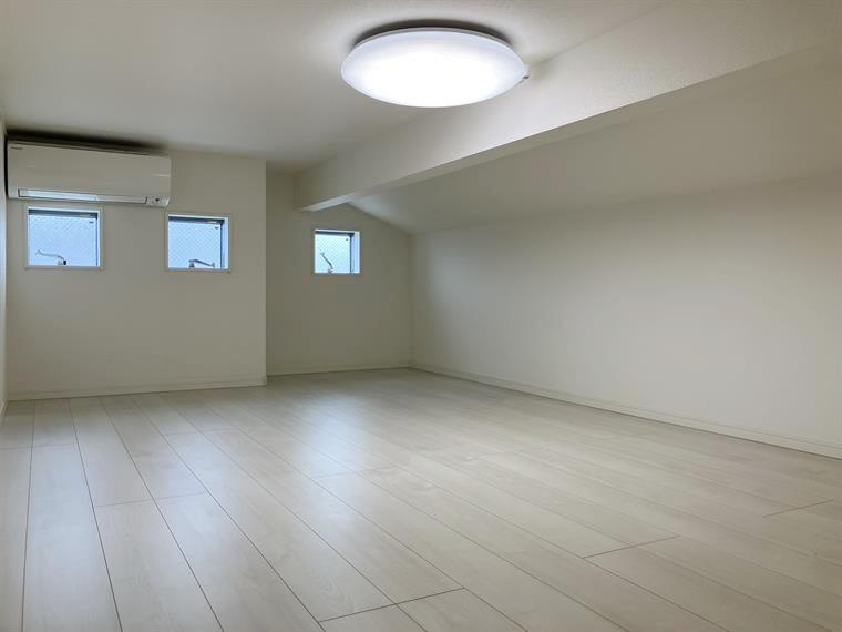 下保谷戸建の内装|明るい色調の室内です