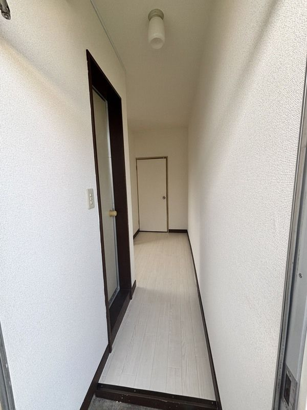 角田ハイツの玄関