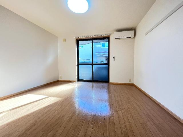 加古川市野口町坂元北４丁目のアパートの居間・リビング|洋室