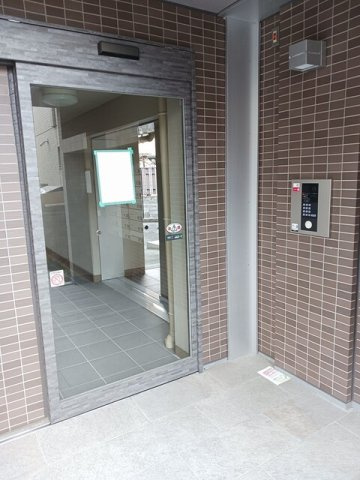 ルミエール長岡京のエントランス