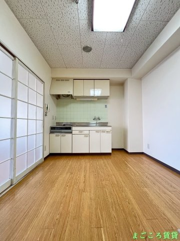 【洋室】 | ラビアンローズ