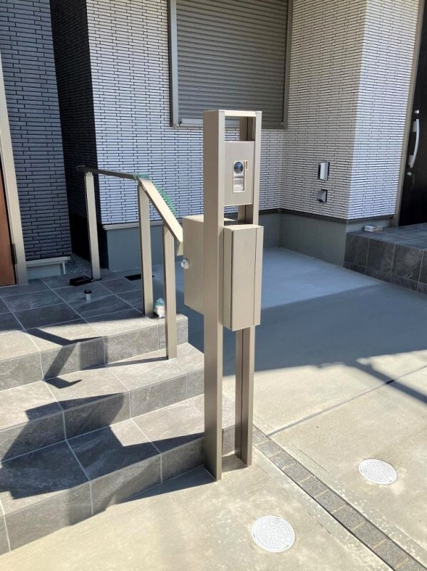 北新宿戸建のエントランス