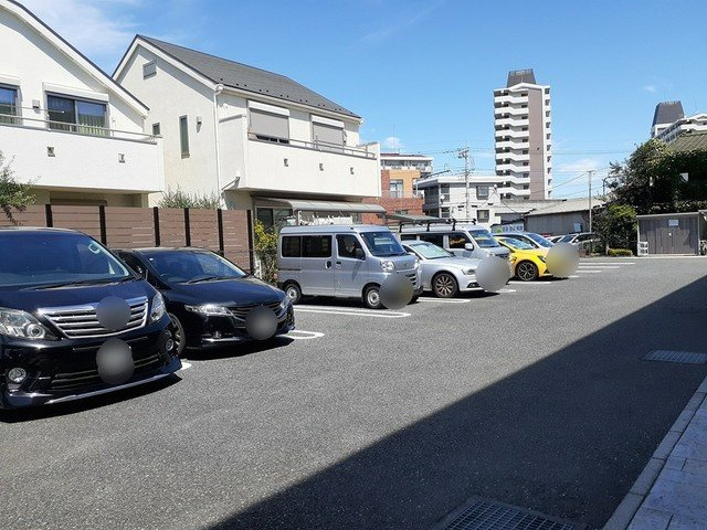グランベルメゾンの駐車場