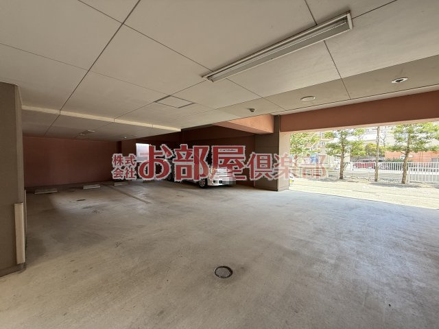 クオリアけやき通りの駐車場