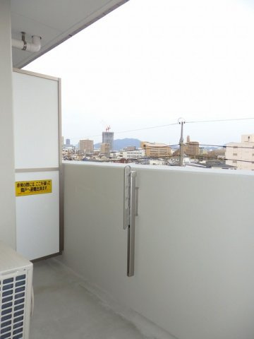 オンフォレスト・吉島のバルコニー|バルコニーからの眺めを楽しみながら食事をしませんか