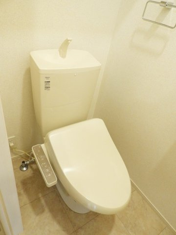 メゾン・ド・リヴェールのトイレ|落ち着いた色調のトイレです