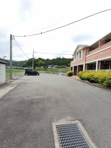 アムールⅡ号館の駐車場|駐車場完備です