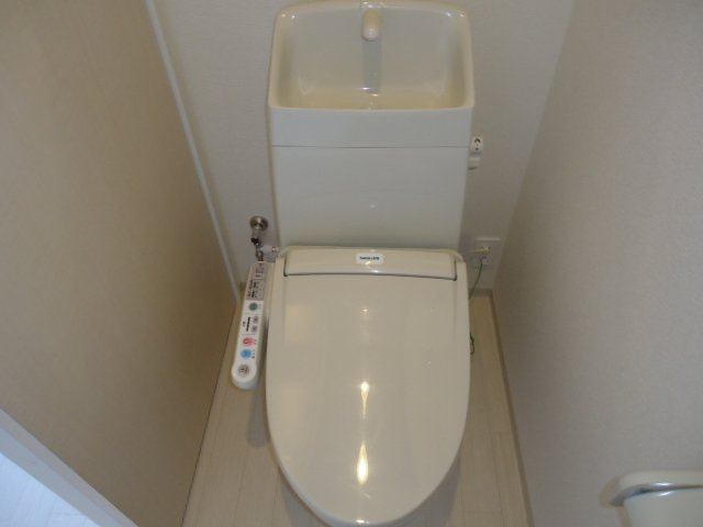メゾン ラフィネＢ棟のトイレ|シャワー付トイレ