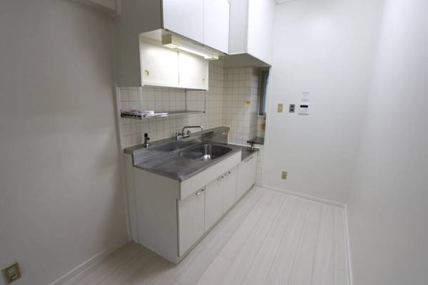ビレッジハウス光南タワー1号棟のキッチン|ビレッジハウスの同一物件・同一タイプの間取りの写真です