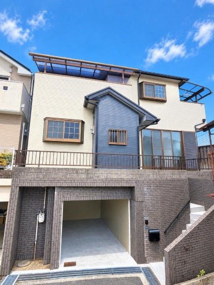 箕面市桜ケ丘4丁目中古一戸建て｜4LDK＋駐車1台可の外観