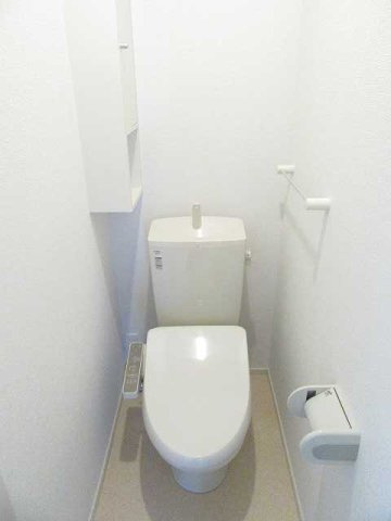 サニーエレガントハウスのトイレ|ゆったりとした空間のトイレです