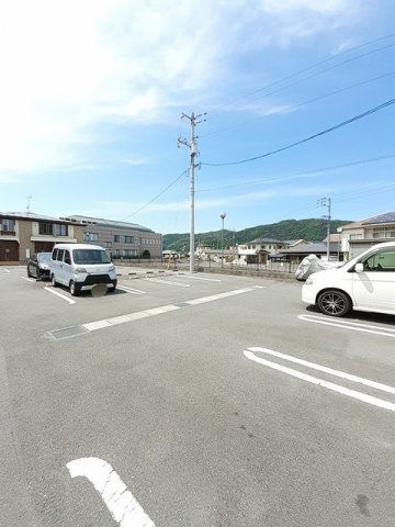 クラールｗａｔａｎａｂｅⅠの駐車場|駐車場です