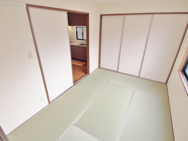 シャーメゾン新谷の和室