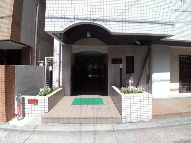 トーカンキャステール六甲道のエントランス