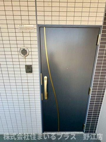 ハイフェンス京橋の玄関