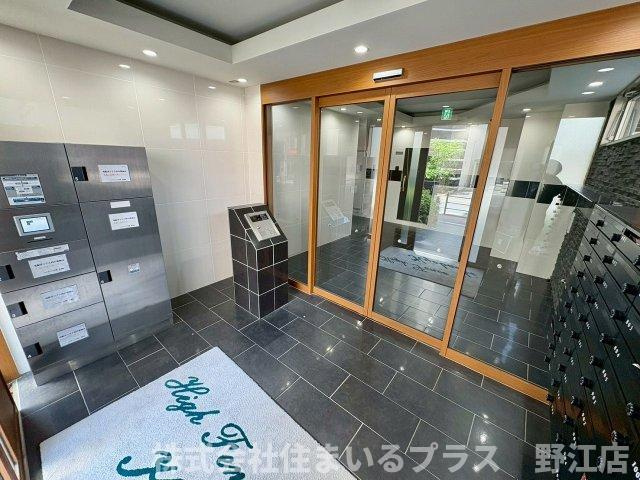 ハイフェンス京橋のエントランス