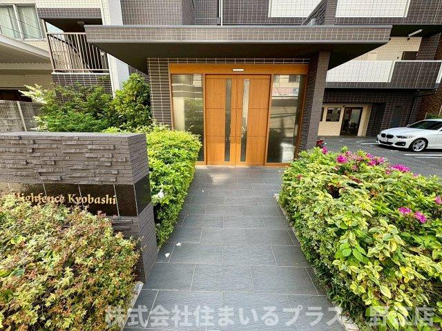 ハイフェンス京橋のエントランス