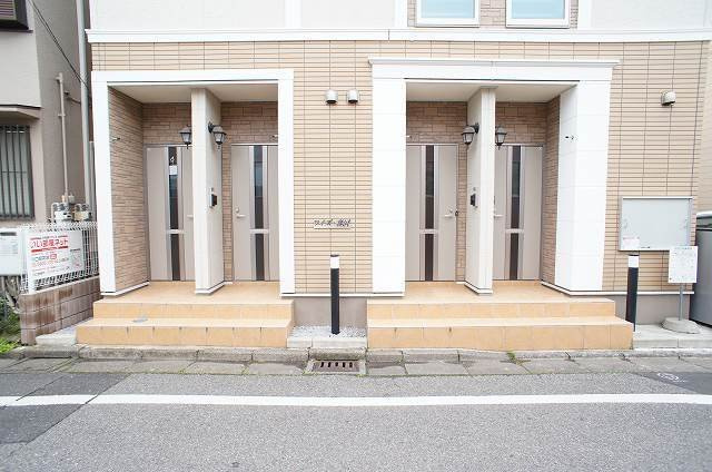 ワイズ・喜沢のエントランス