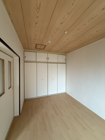 ベルク園田の洋室