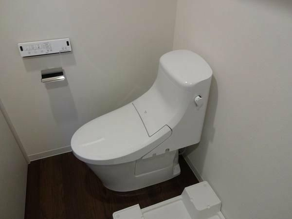 ＡＸＡＳレジデンス目黒東のトイレ|落ち着いた色調のトイレです