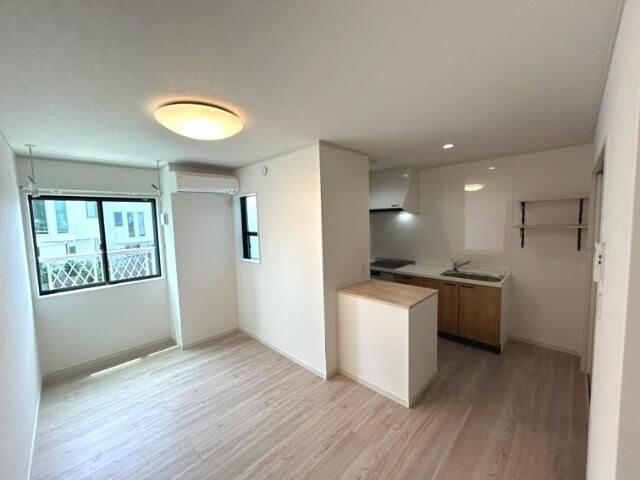 ハーミットクラブハウストゥギャザー横浜ＳＡＬＯＮの居間・リビング
