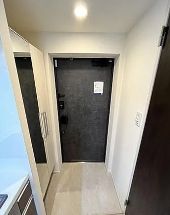 クレヴィスタ氷川台の玄関
