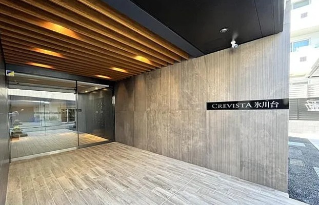 クレヴィスタ氷川台のエントランス
