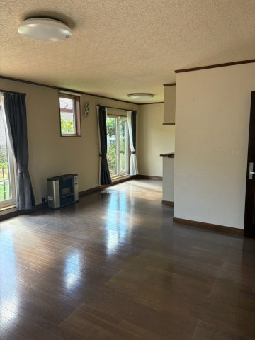 中古住宅　帯広市西16条北3丁目の居間・リビング