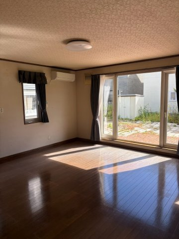 中古住宅　帯広市西16条北3丁目の居間・リビング