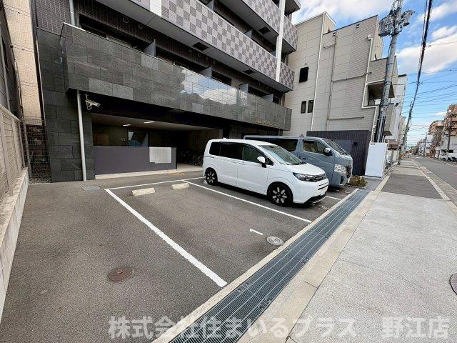 ファステート都島テーラーの駐車場