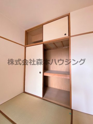 【収納】 | 　アルカーサル星田 | ※同タイプ別室の写真を使用しています。
　設備内容や色調など相違がある場合は実際のお部屋の現状優先となります。