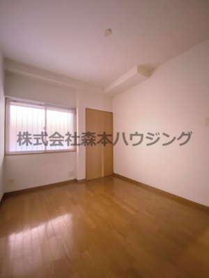 【洋室】 | 　アルカーサル星田 | ※同タイプ別室の写真を使用しています。
　設備内容や色調など相違がある場合は実際のお部屋の現状優先となります。