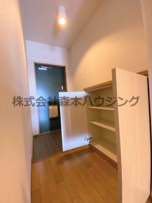 【収納】 | 　アルカーサル星田 | ※同タイプ別室の写真を使用しています。
　設備内容や色調など相違がある場合は実際のお部屋の現状優先となります。