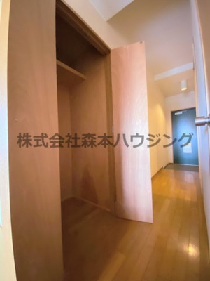 【収納】 | 　アルカーサル星田 | ※同タイプ別室の写真を使用しています。
　設備内容や色調など相違がある場合は実際のお部屋の現状優先となります。