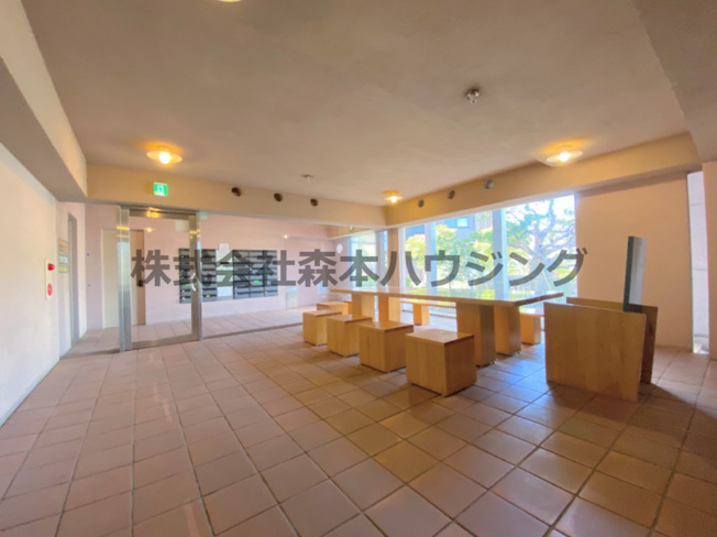 【ロビー】 | 　アルカーサル星田 | 建物の内部です