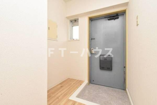 ビレッジハウス千種４号棟の玄関